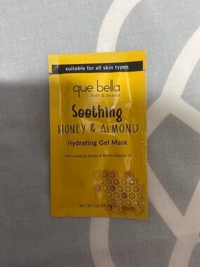 Que Bella Soothing Honey & Almond Hydrating Gel Mask